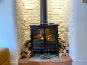 LOUNGE- click for photo gallery